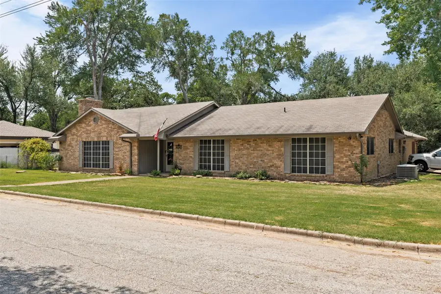 1101 E 19th St, Cameron, TX 76520 - #2