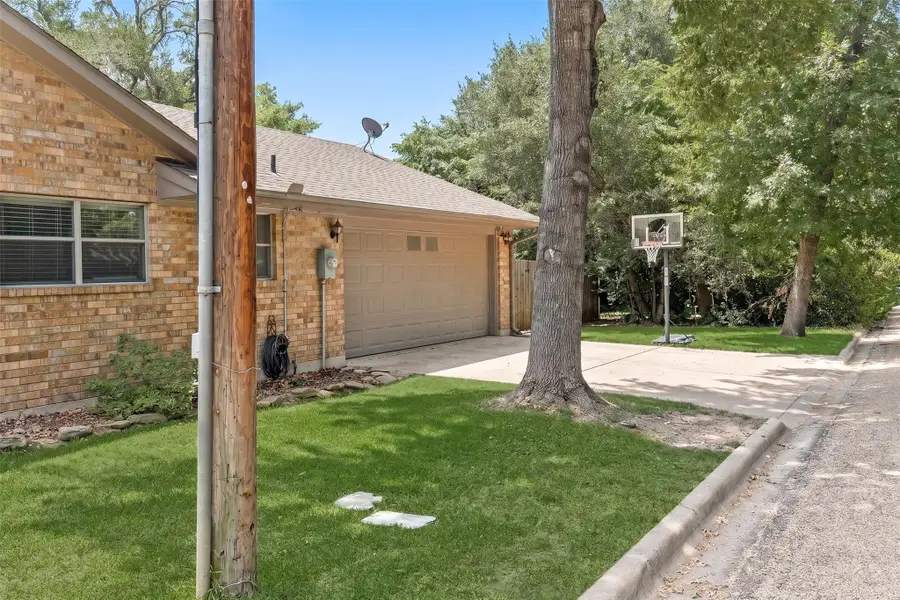 1101 E 19th St, Cameron, TX 76520 - #3