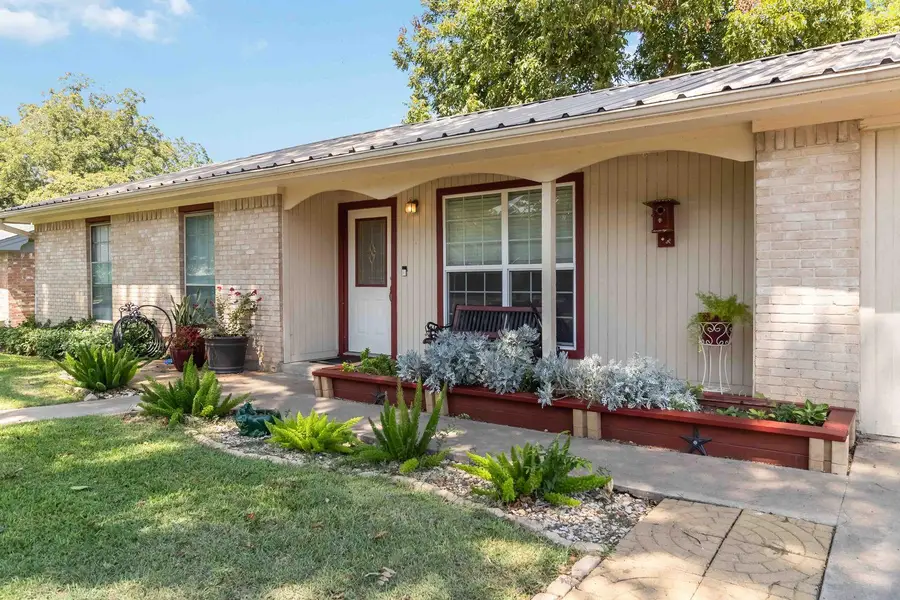 105 Jones St, Bastrop, TX 78602 - Image #2