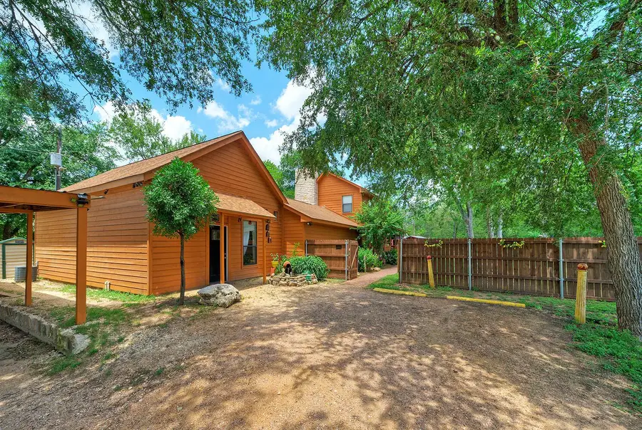 828 Water St, Webberville, TX 78653 - Image #2