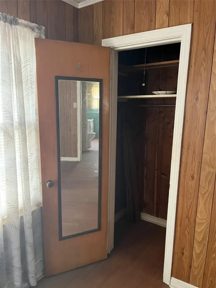 204 Oscar St, Taylor, TX 76574 - Image #3