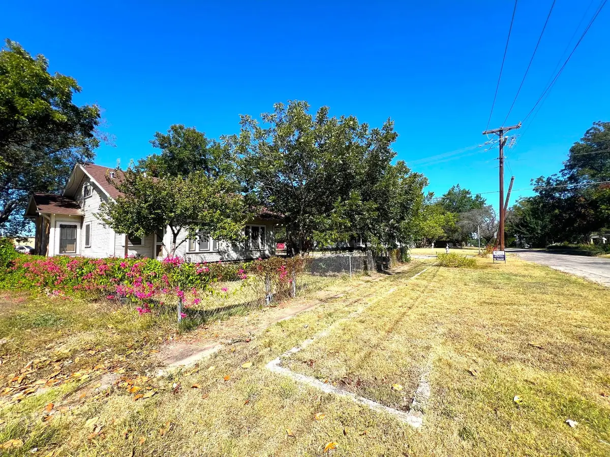 525 Washburn St, Taylor, TX 76574 - Image #1
