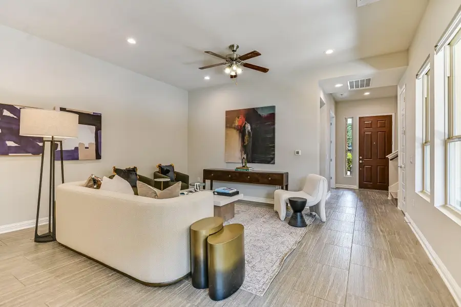 1514 Frontier Valley Dr, Austin, TX 78741 - #2