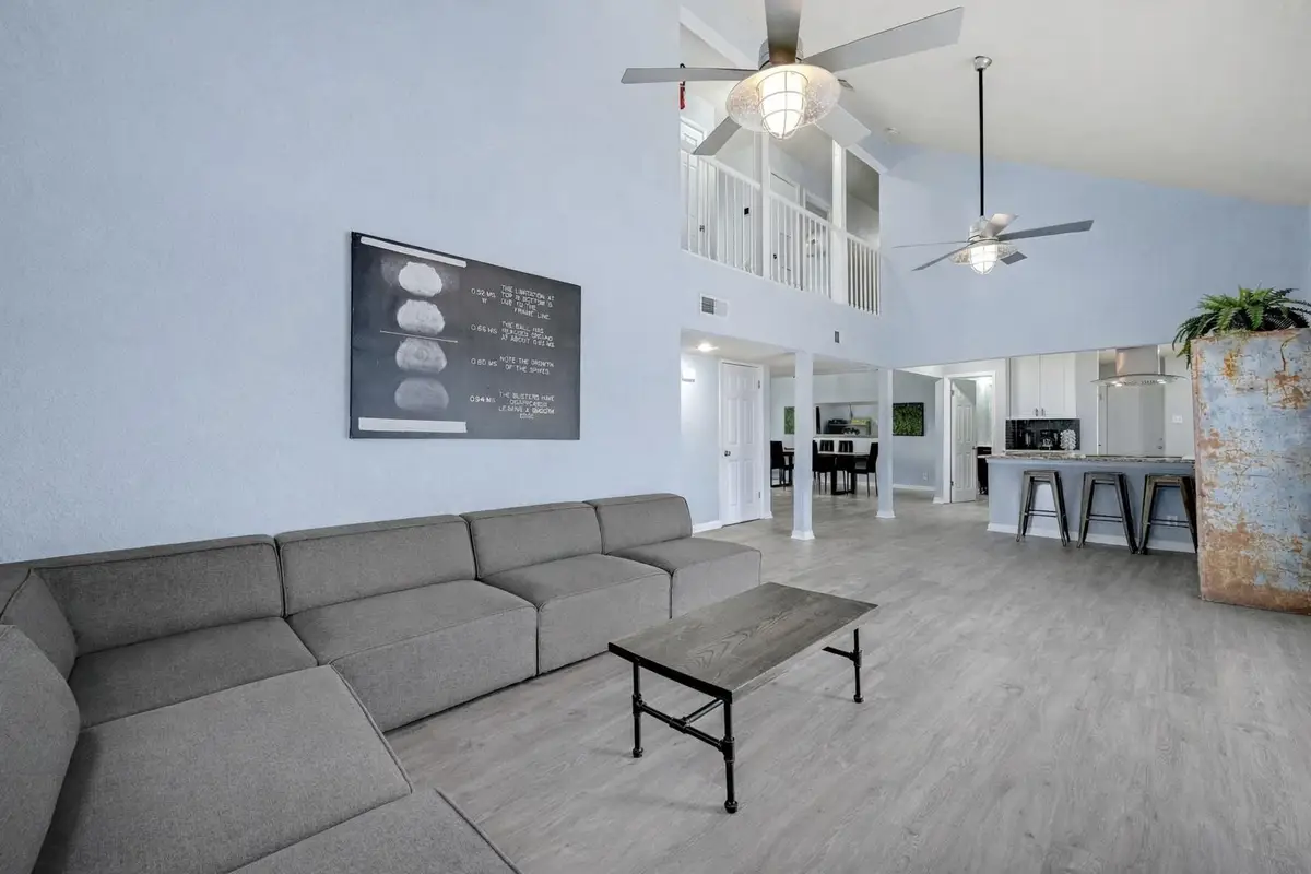 827 Briarcliff Dr, San Antonio, TX 78213 - Image #1