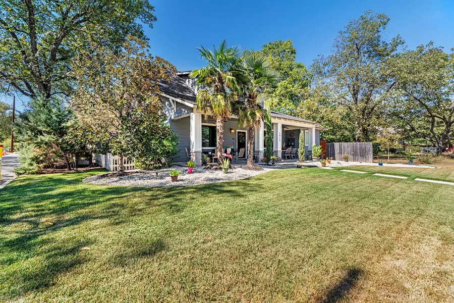 1912 S Church St, Georgetown, TX 78626 - Image #2