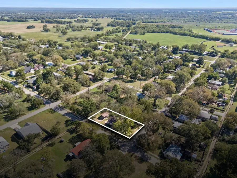 401 Rivers St, Smithville, TX 78957 - #2
