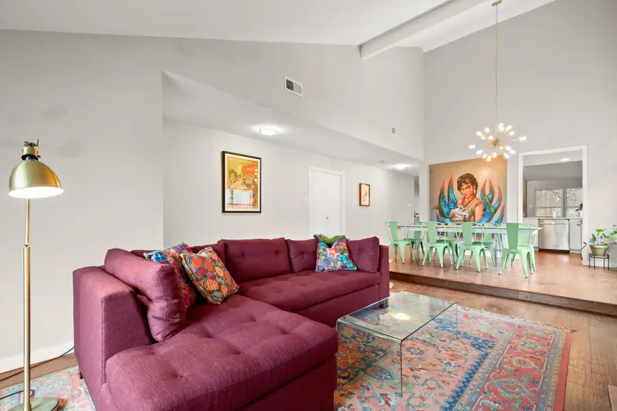 7404 Barcelona Dr, Austin, TX 78752 - Image #2