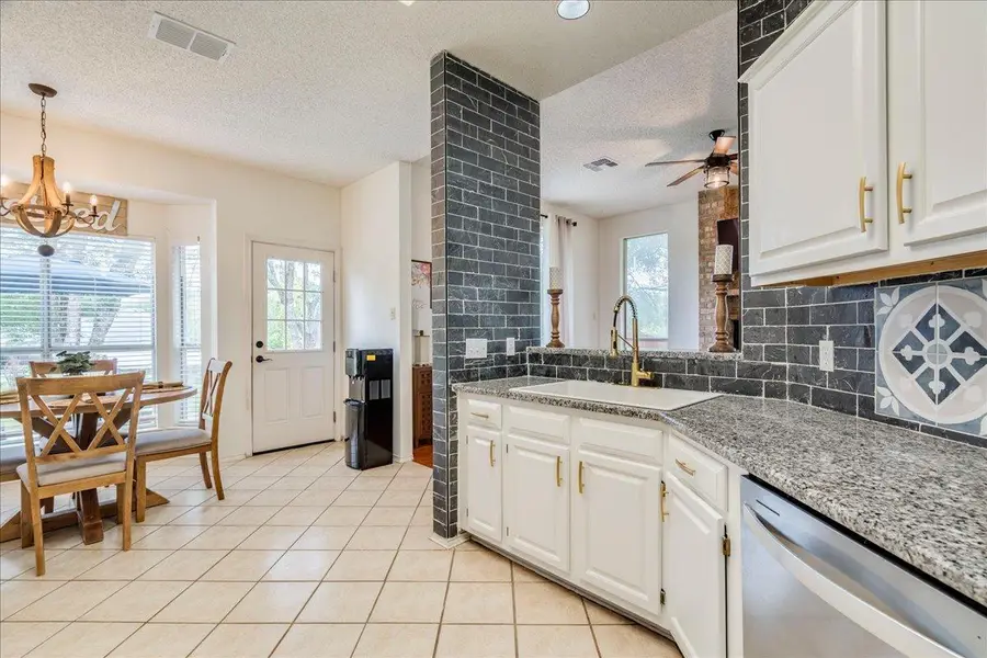 210 Meadow Woods Dr, Kyle, TX 78640 - #2