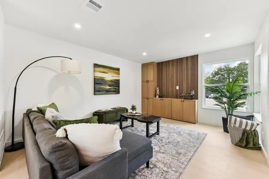 7503 Carriage Dr, Austin, TX 78752 - Image #3