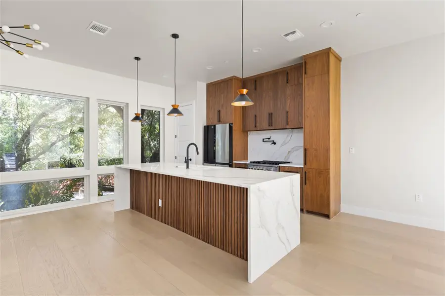 100 W Odell St #2, Austin, TX 78752 - #2