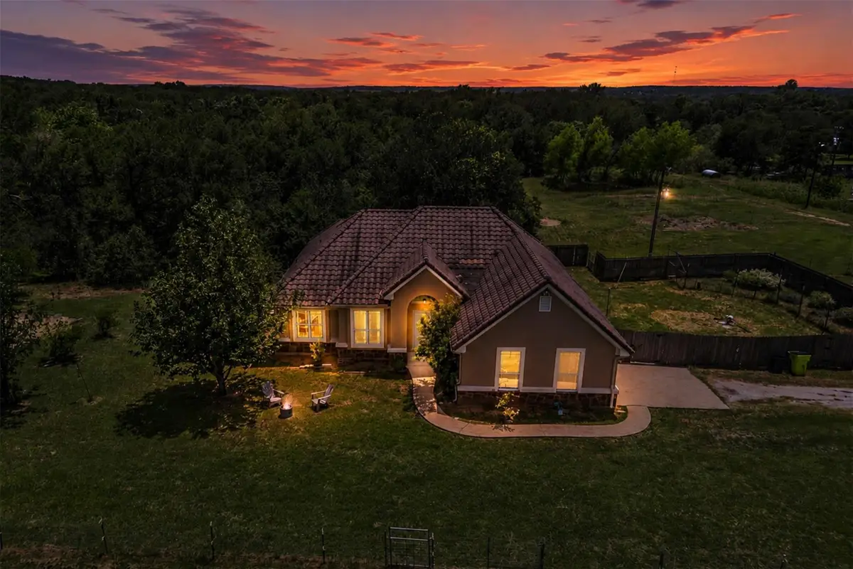 437 Balch Rd, Elgin, TX 78621 - #1