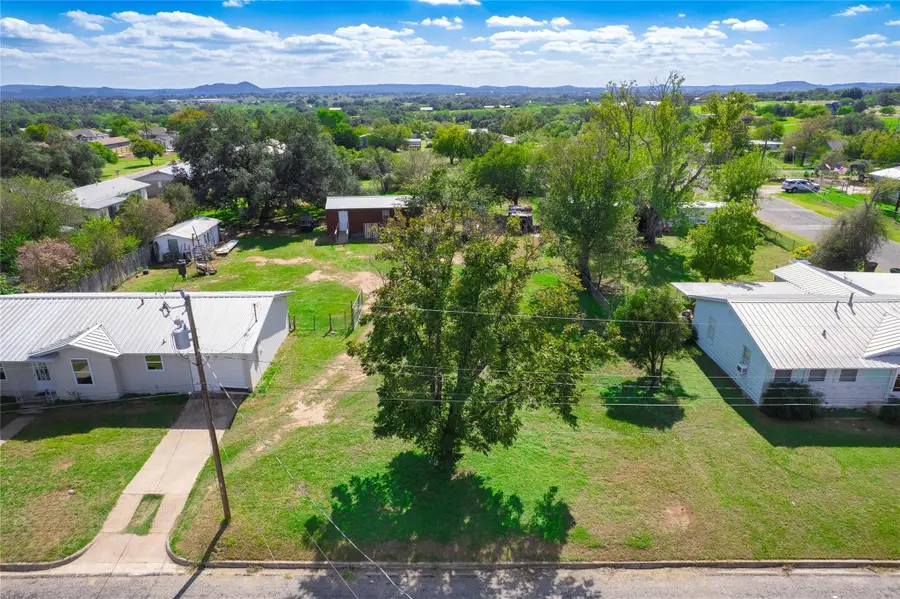 906 E Brown St, Llano, TX 78643 - #3