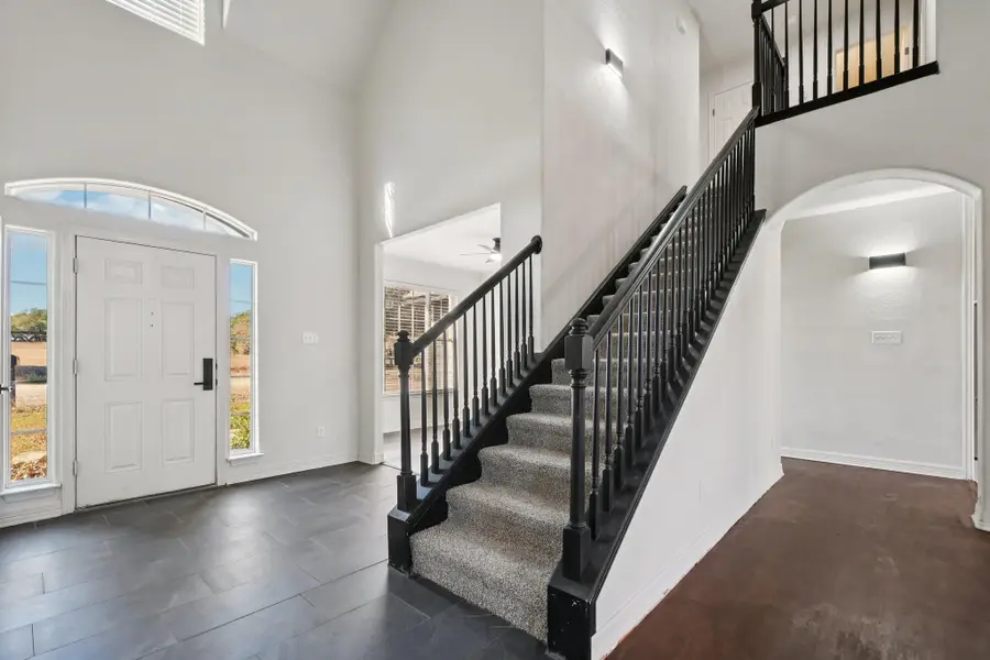 312 Country Club Dr, La Grange, TX 78945 - Image #2