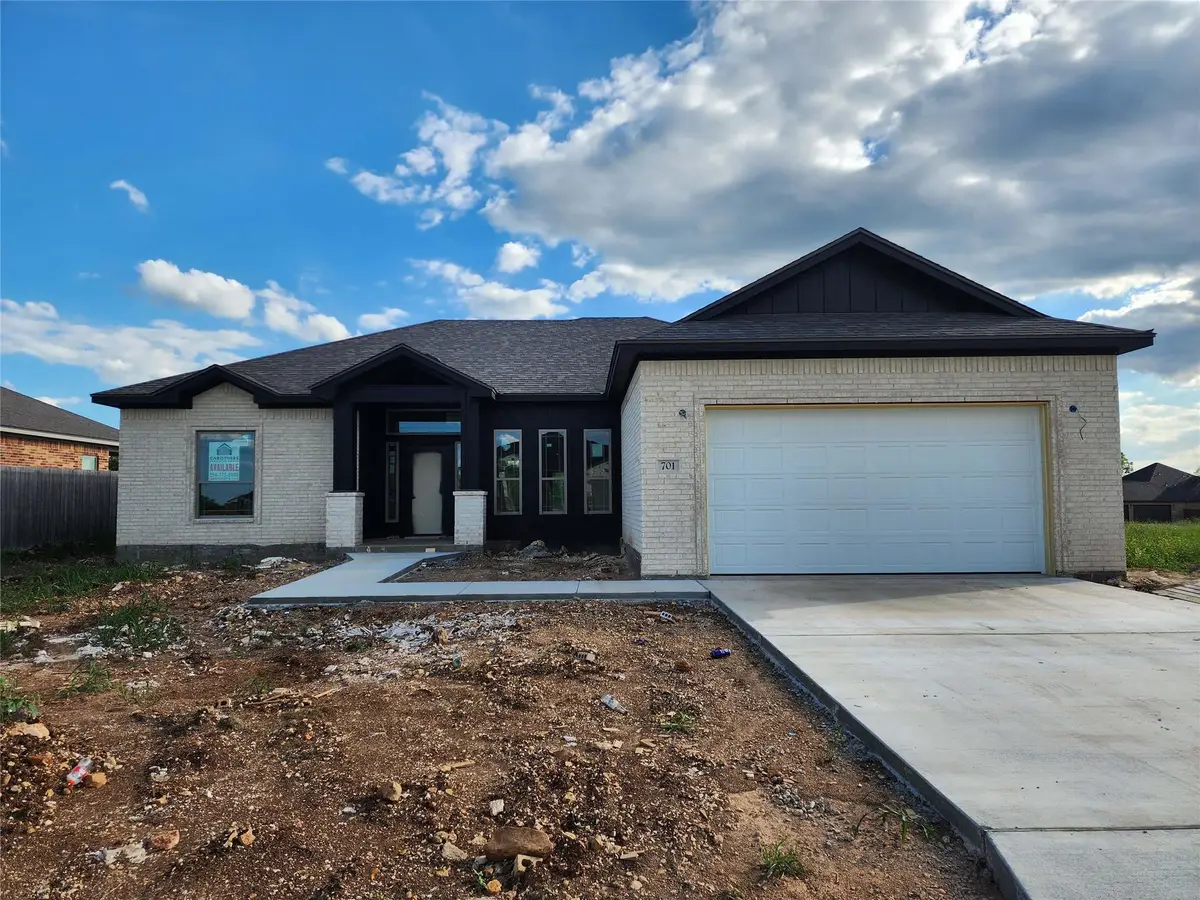 701 Golden Eagle Dr, Salado, TX 76571 - #1