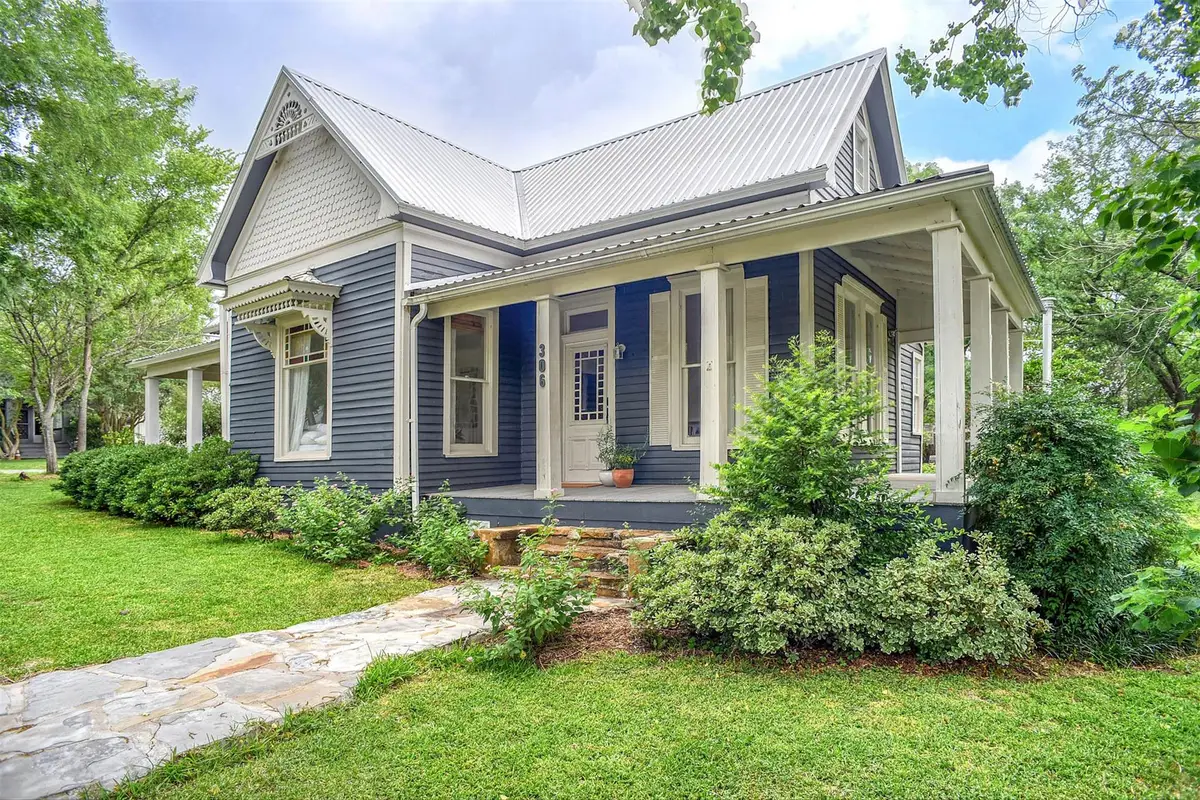 306 5th Ave, Smithville, TX 78957 - Image #1