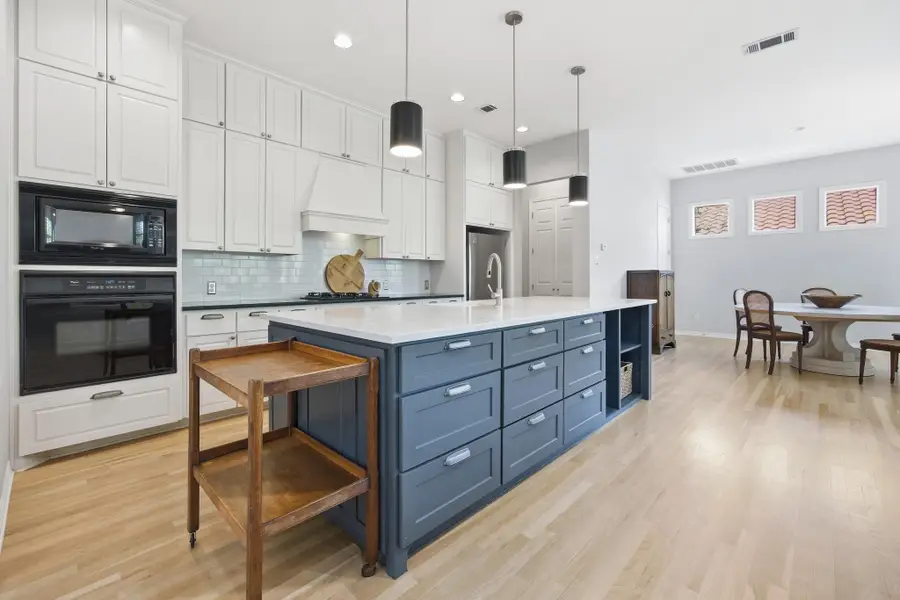 406 Hazeltine Dr, Lakeway, TX 78734 - #2