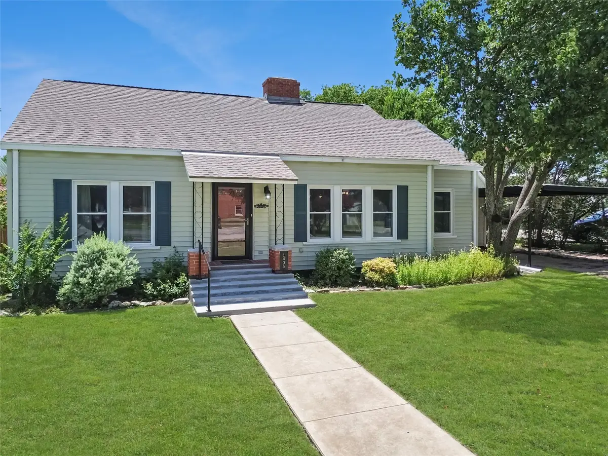 1405 Parker St, Goldthwaite, TX 76844 - #1