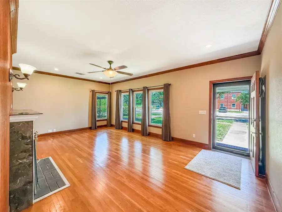 1405 Parker St, Goldthwaite, TX 76844 - #3