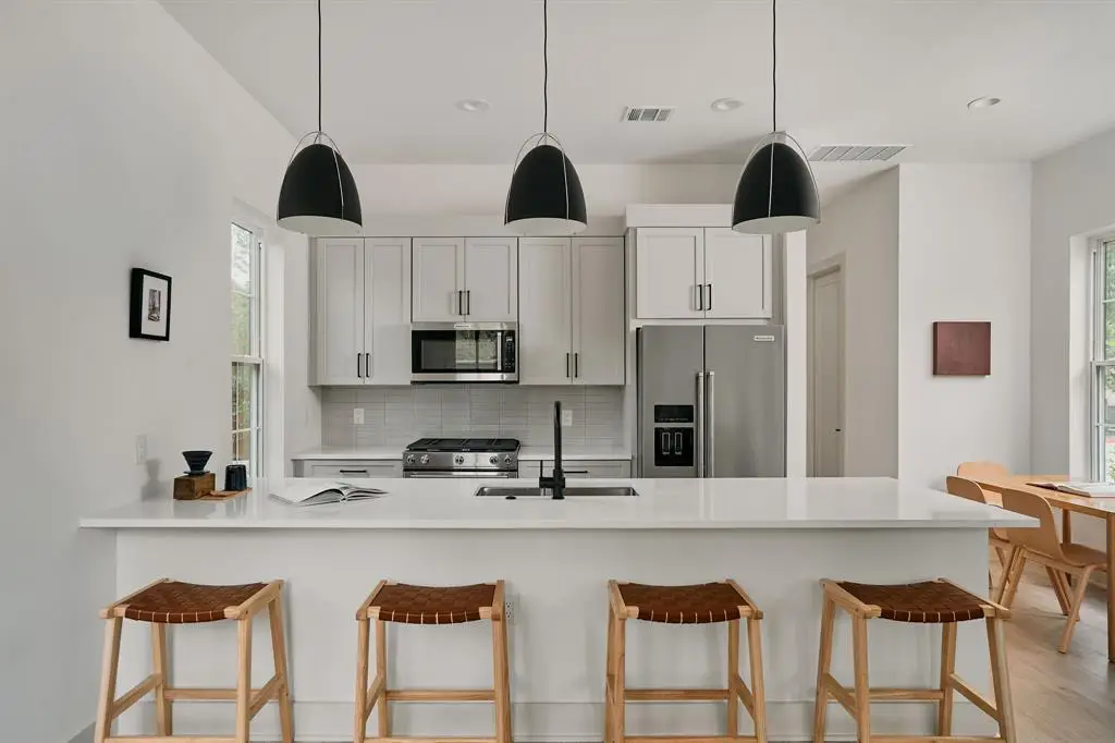 2209 Woodland Ave #401, Austin, TX 78741 - #1