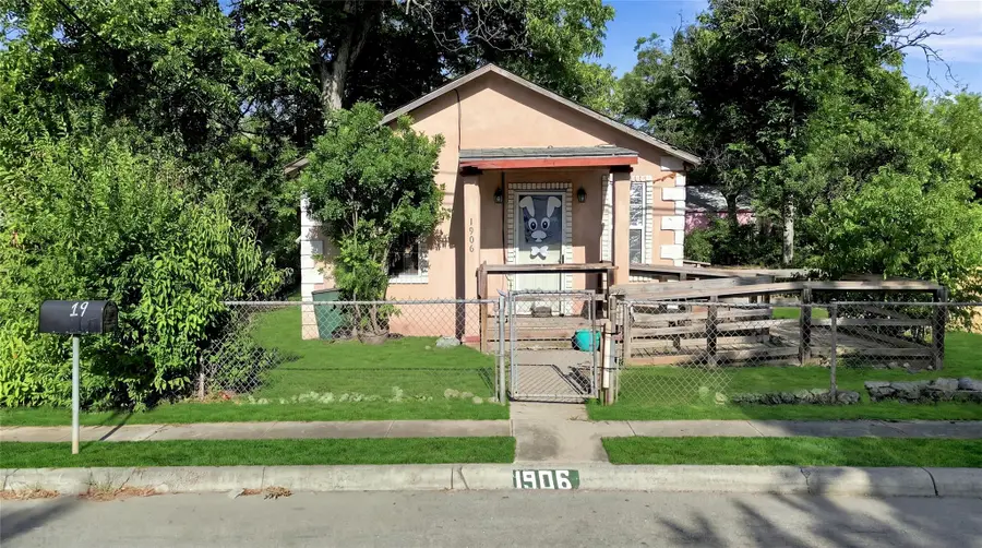 1906 Buffalo St, San Antonio, TX 78211 - #2