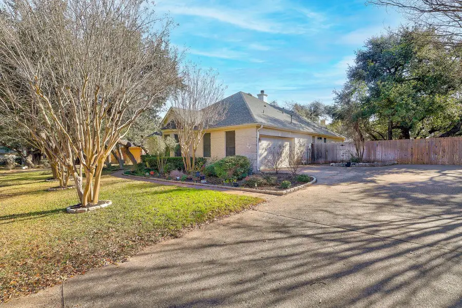 301 Rim Rock Dr, Georgetown, TX 78628 - Image #2