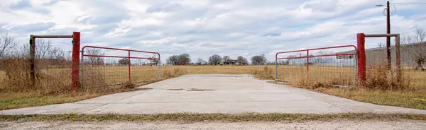 150 W Callaway Ct, Lockhart, TX 78644
