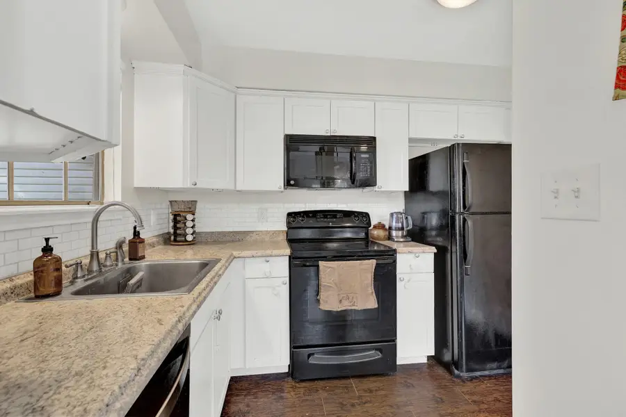201 Ridgewood Dr, San Marcos, TX 78666 - #3