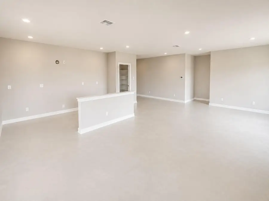 304 Sleep Hollow, Jarrell, TX 76537 - #3