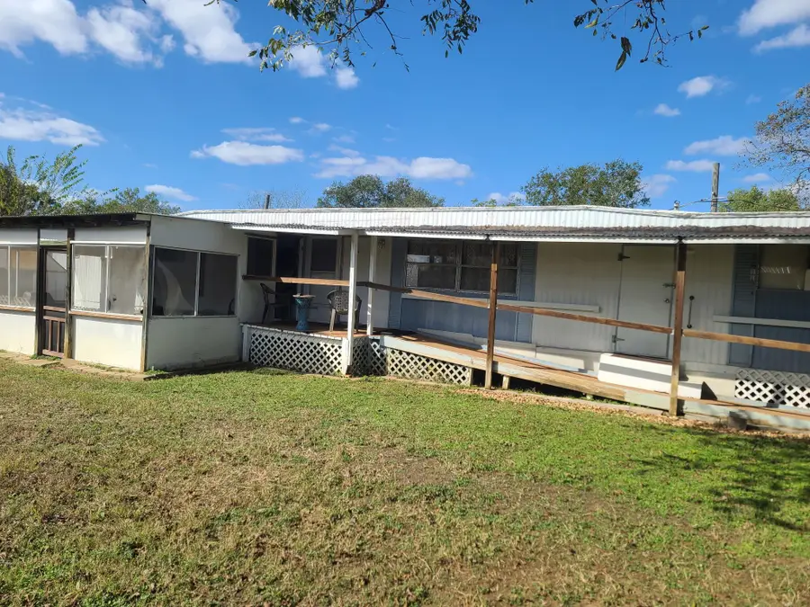 813 Hale St, Lexington, TX 78947 - #2