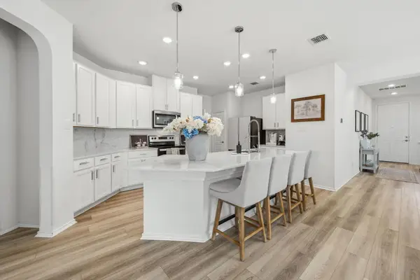 106 Lucky Texan Cv, Jarrell, TX 76537