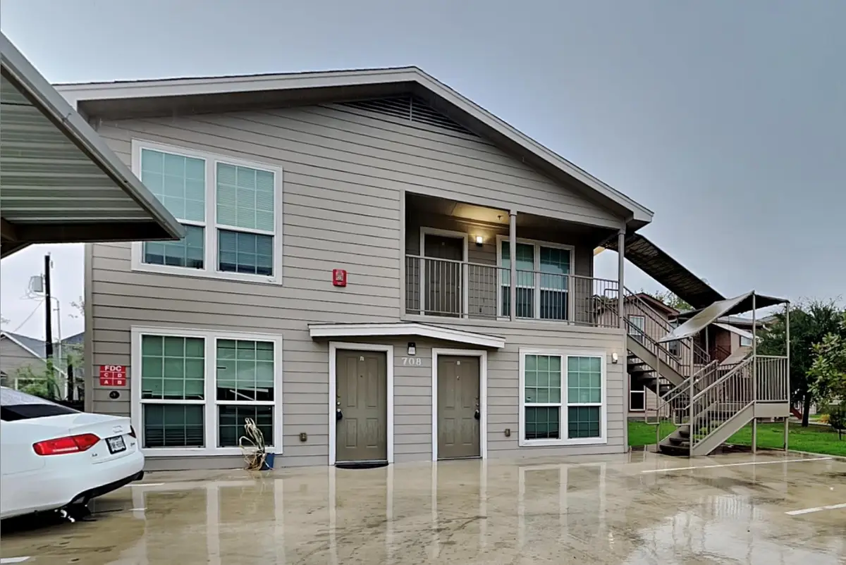 708 W 6th St, Taylor, TX 76574 - Image #1