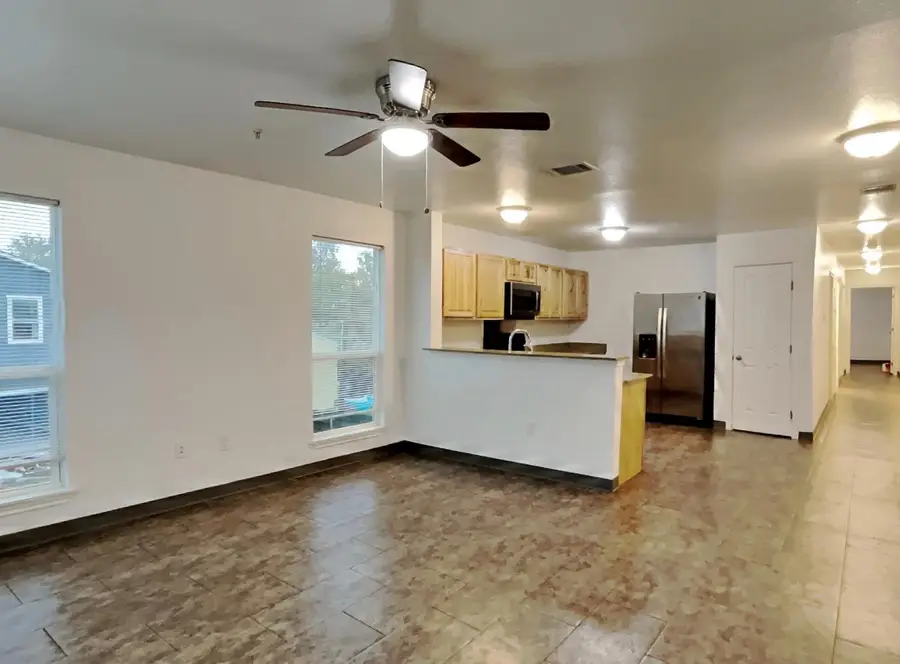 708 W 6th St, Taylor, TX 76574 - Image #3