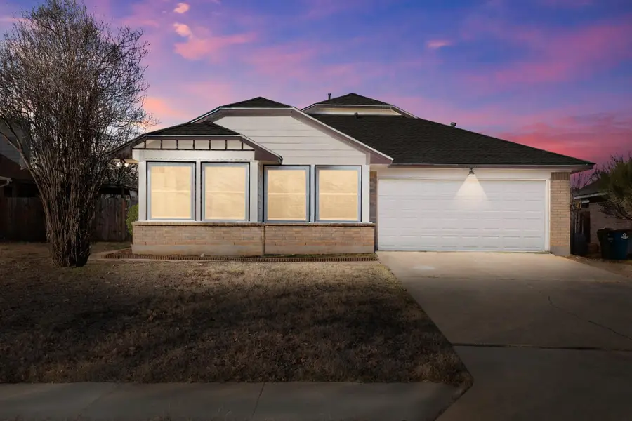 909 Clearwater Trl, Round Rock, TX 78664 - Image #2