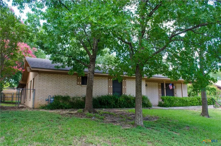 303 E 20th Ave, Belton, TX 76513 - #2
