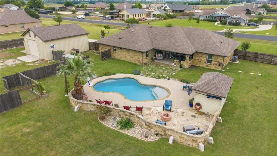 104 W Vienna Dr, Hutto, TX 78634 - #2
