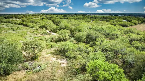 2900 Salt Flat Rd, Luling, TX 78648