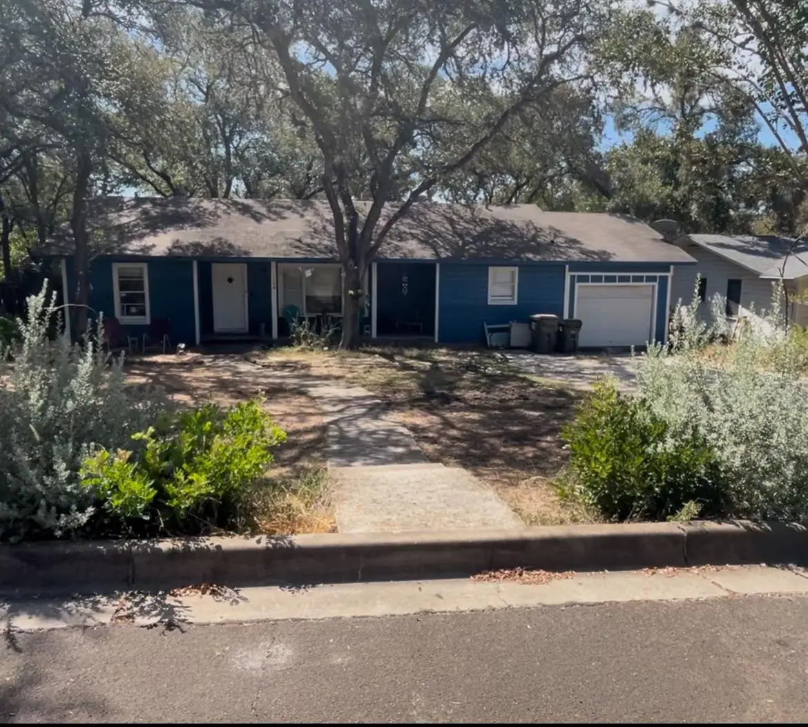 134 E Hillcrest Dr, San Marcos, TX 78666 - #1