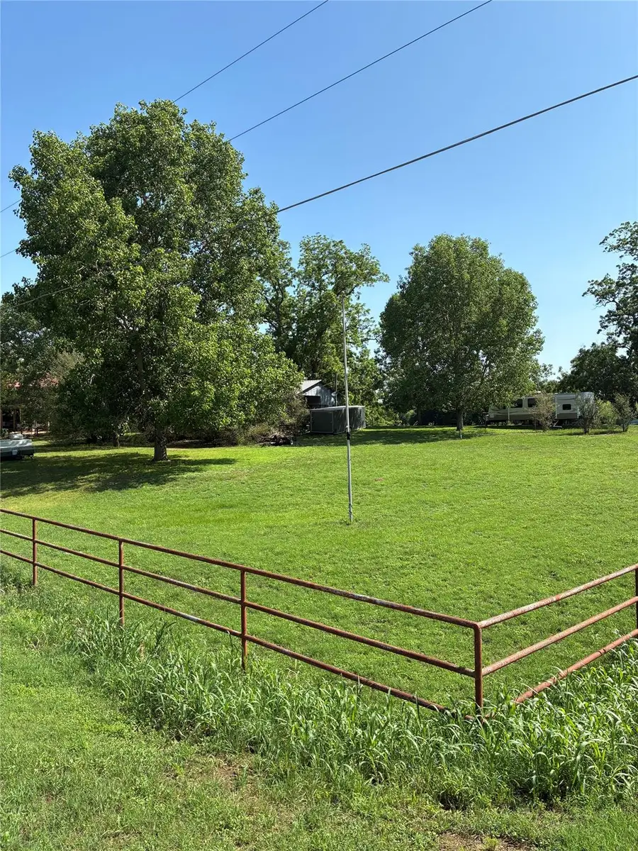 1411 Pecan Shrs, Smithville, TX 78957 - Image #3