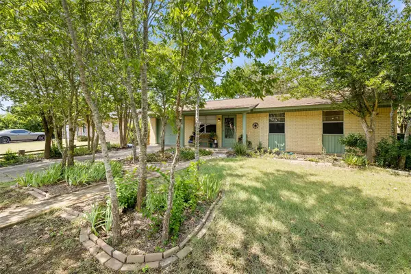 2803 Crestview St, Taylor, TX 76574