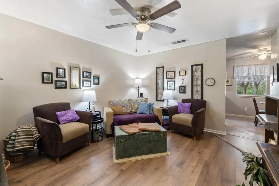 2803 Crestview St, Taylor, TX 76574 - Image #3