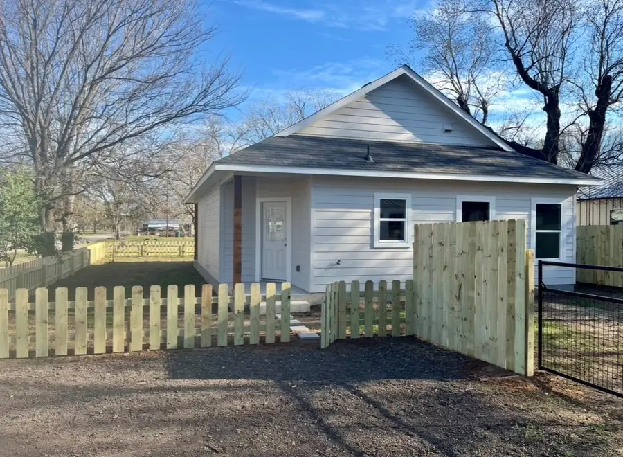 400 Washington St, Smithville, TX 78957 - Image #3