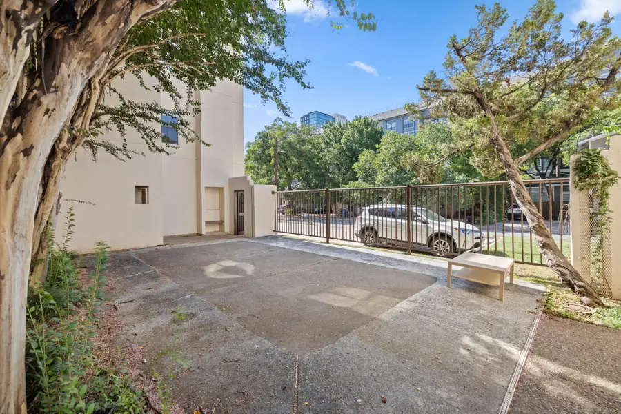 712 Graham Pl #203, Austin, TX 78705 - Image #3