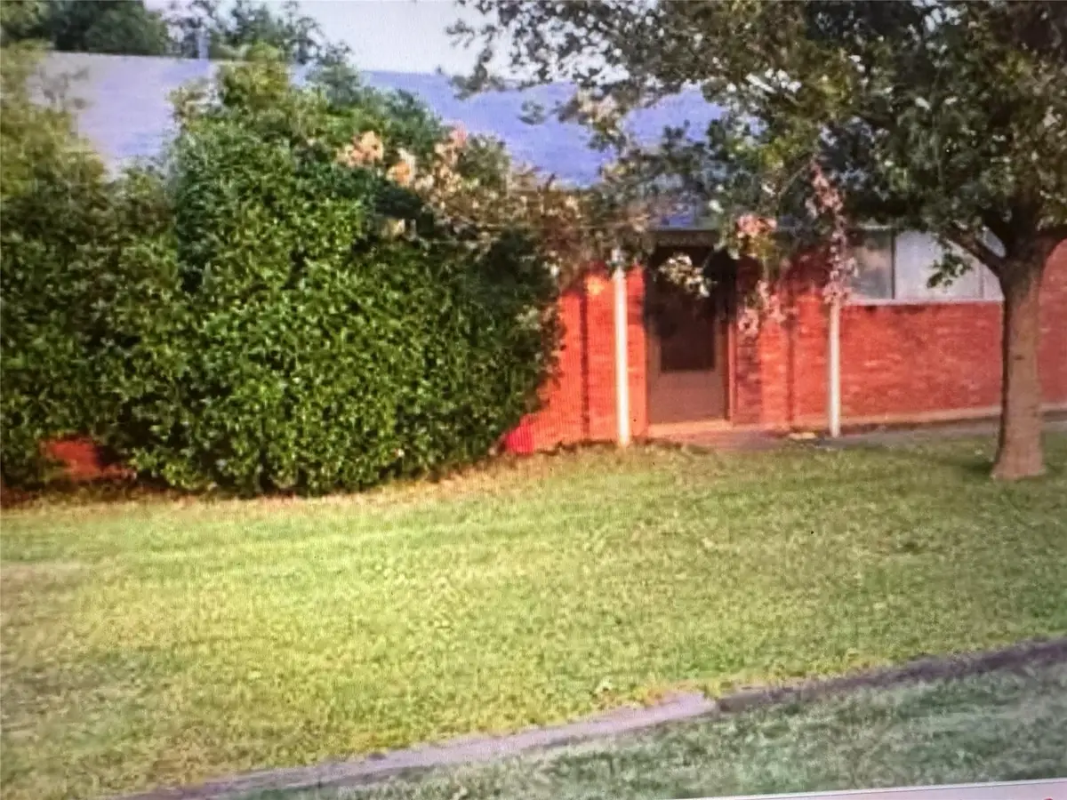 3041 Monroe St, Commerce, TX 75428 - #1
