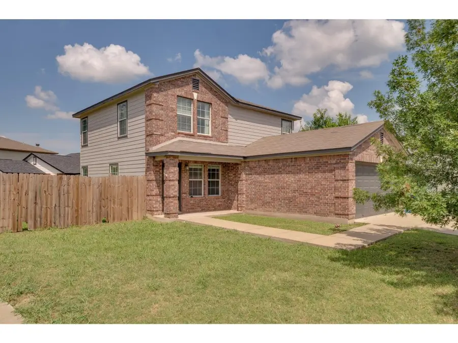 401 Blanco Woods Blvd, Elgin, TX 78621 - Image #2
