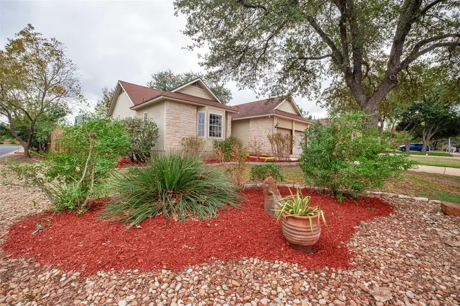 12505 Hunters Chase Dr, Austin, TX 78729 - Image #2