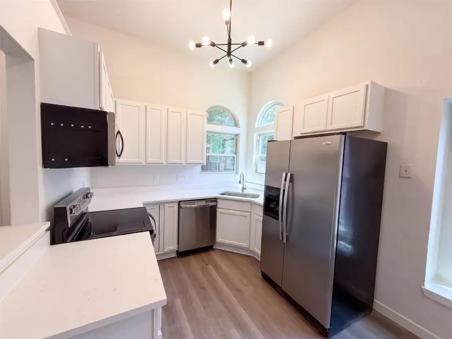 605 Hawthorne Ln, Round Rock, TX 78664 - #2