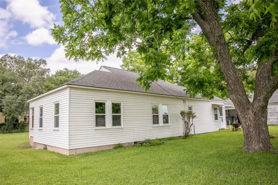 400 N Brazos St, Burton, TX 77835 - #3