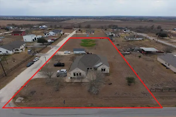 106 Luna Vista Cv, Del Valle, TX 78617