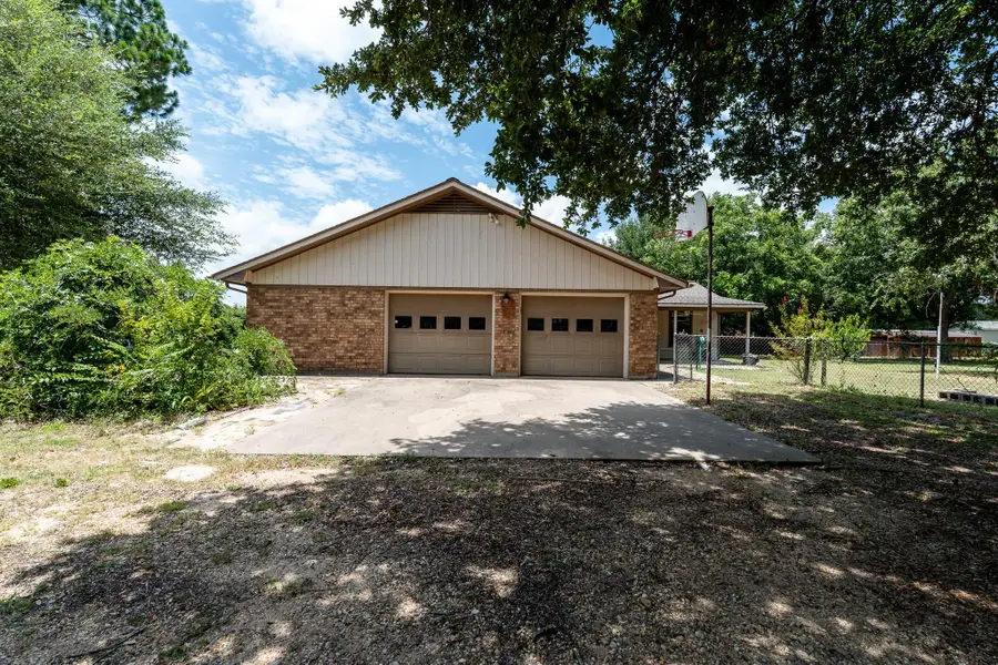 531 Sierra Dr, Rockdale, TX 76567 - #3