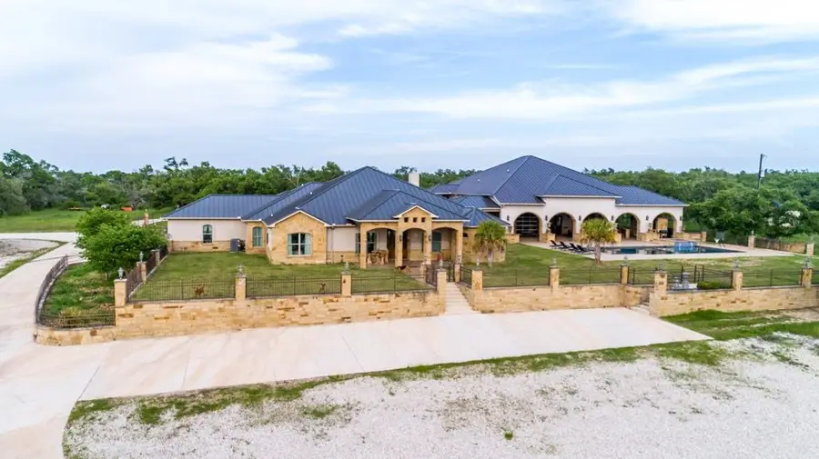 761 Allison Ln, San Marcos, TX 78666 - Image #2